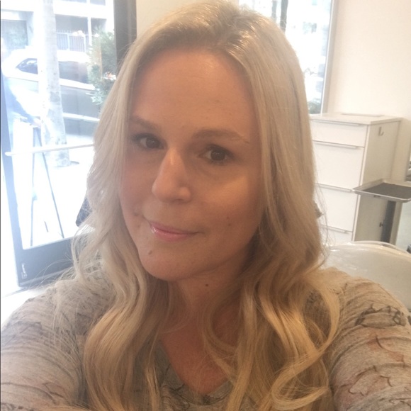 Meet your Posher, Julia - Picture 2 of 2